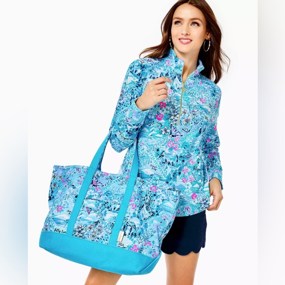 Lilly Pulitzer Mercato Canvas Tote Bag - Blue Peri Lilly Loves North Carolina - Picture 4 of 11
